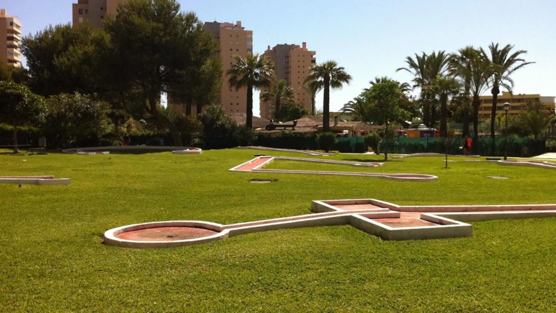 טורמולינוס Waterfront Playamar Apartments מלון